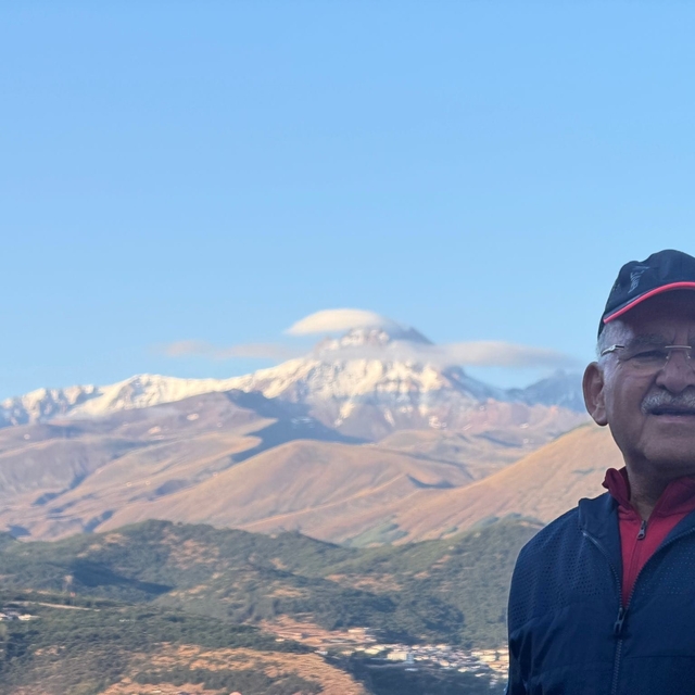 Başkan Büyükkılıç, Erciyes'e kar yağdığını duyurdu