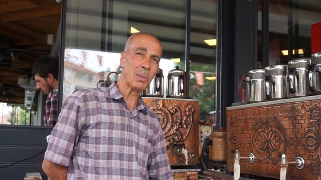 Burdur'un 50 yıllık neşe kaynağı: Çaycı Hakkı'nın gülüşü kentin simgesi oldu