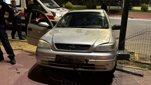 Niğde'de otomobil refüje çıktı: 1 yaralı