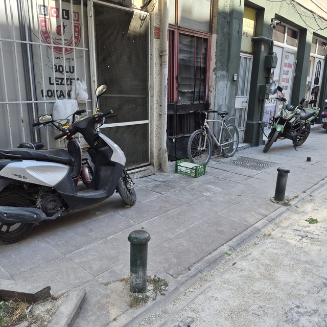 Kaldırımlar otoparka döndü