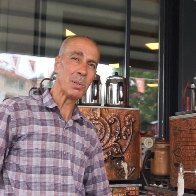 Burdur'un 50 yıllık neşe kaynağı: Çaycı Hakkı'nın gülüşü kentin simgesi old...