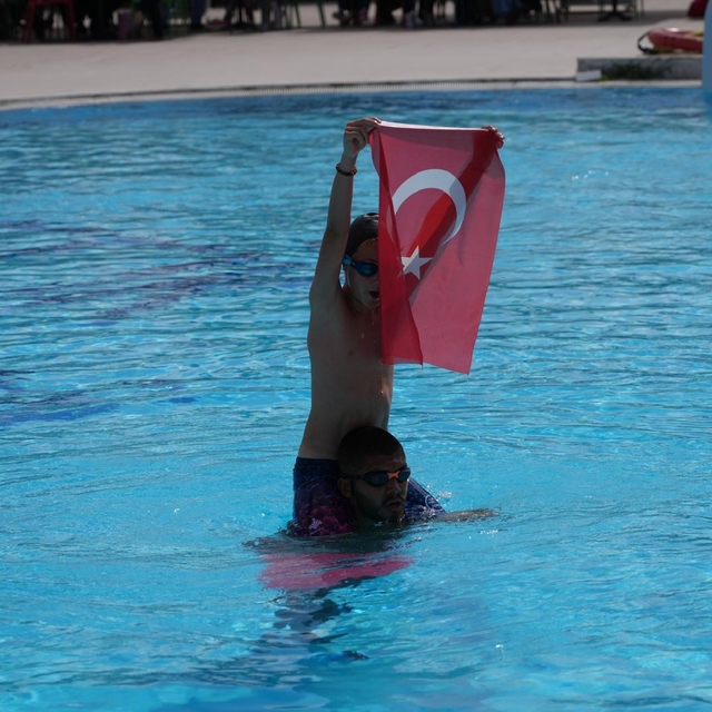 Yaz spor okulları sona erdi, yüzlerce öğrenci sertifikalarını aldı