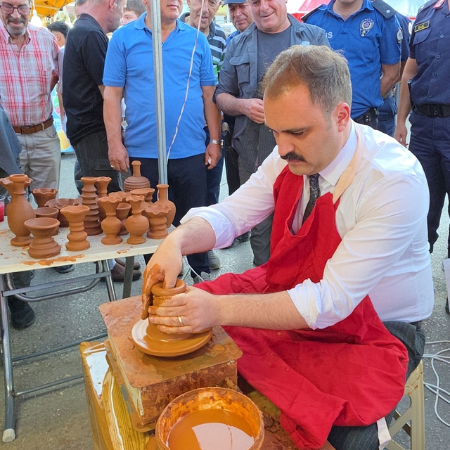 Karacasu'da protokolden çömlek şov