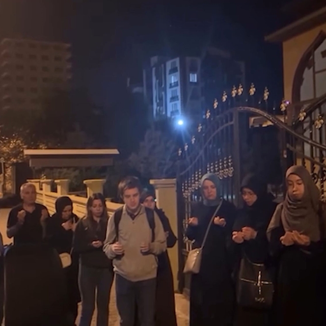 Umre ödüllü yarışmayı kazanan 6 öğrenci kutsal topraklara uğurlandı