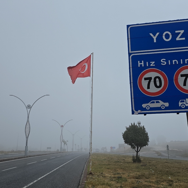 Yozgat'ta sis etkili oldu, görüş mesafesi yer yer 10 metreye düştü