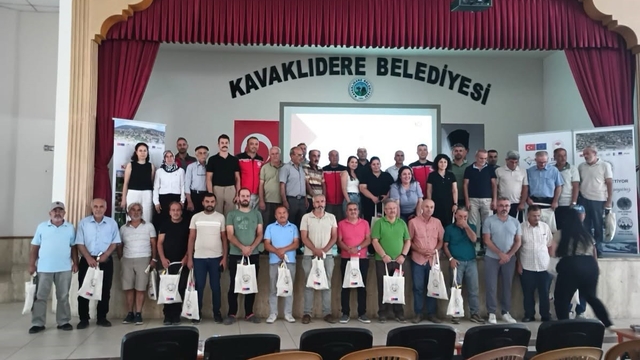 Kavaklıdere'de ceviz üreticilerine yönelik eğitim düzenlendi