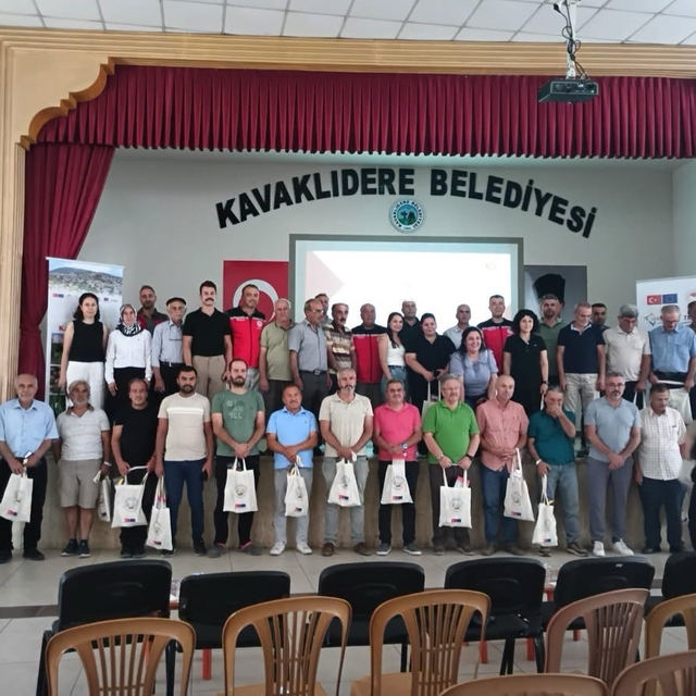 Kavaklıdere'de ceviz üreticilerine yönelik eğitim düzenlendi