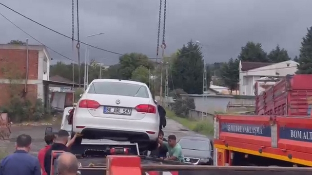 El freni çekilmeyen otomobil, doğal gaz tesisinin bulunduğu alana girdi