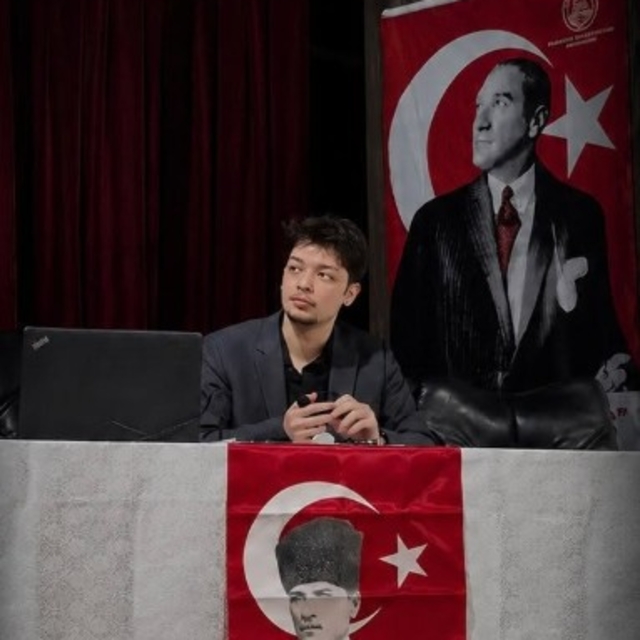 Motosikletiyle kaza yapıp, arkadan gelen otomobil çarpan Talha, hayatını ka...