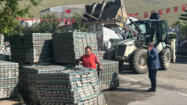 Çıldır Belediyesi'nden kaldırım yenileme çalışması