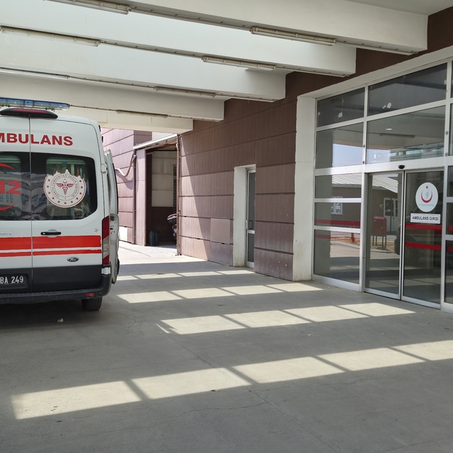 Adıyaman'da minibüs devrildi: 13 yaralı