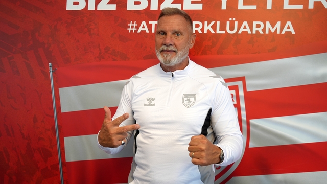 Thorsten Fink: "Odağımız Fenerbahçe, hedefimiz galibiyet"
Samsunspor Teknik Direktörü Thorsten Fink:
"Fenerbahçe maçında sahada her şeyini ortaya koyan bir takım olmak zorundayız"
"Bu sene Galatasaray'ın kolay bir şekilde şampiyon olacağını düşünmüyorum"