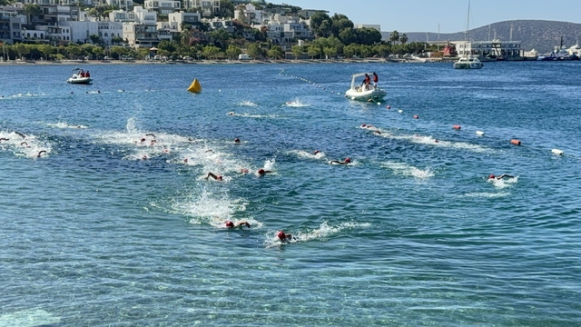 Bodrum'da sağlık için kulaç attılar: "Sağlığa Kulaç At" ikinci kez denizde