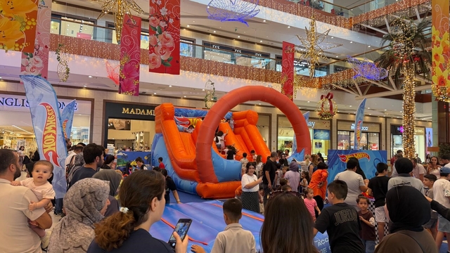 Ceylan Karavil Park AVM'de Hot Wheels heyecanı