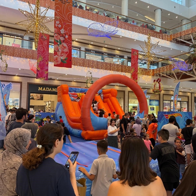 Ceylan Karavil Park AVM'de Hot Wheels heyecanı