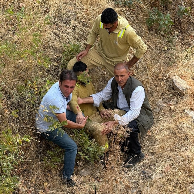 Orman yangınına giden arazöz Zap Suyu'na uçtu: 3 yaralı