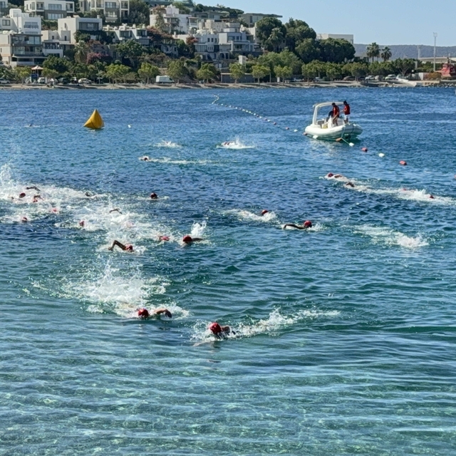 Bodrum'da sağlık için kulaç attılar: "Sağlığa Kulaç At" ikinci kez denizde
