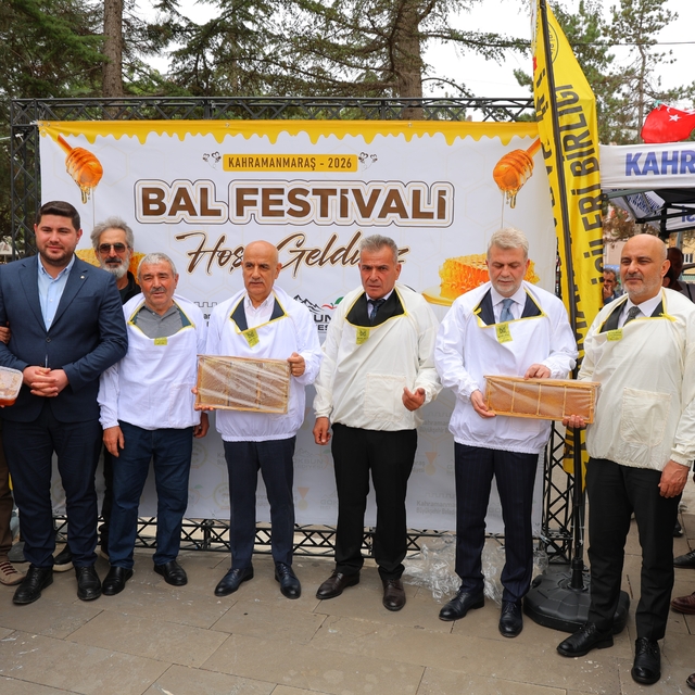 Kahramanmaraş'ta ilk kez bal festivali: 1 kilogram bal yiyen yarışmacı biri...