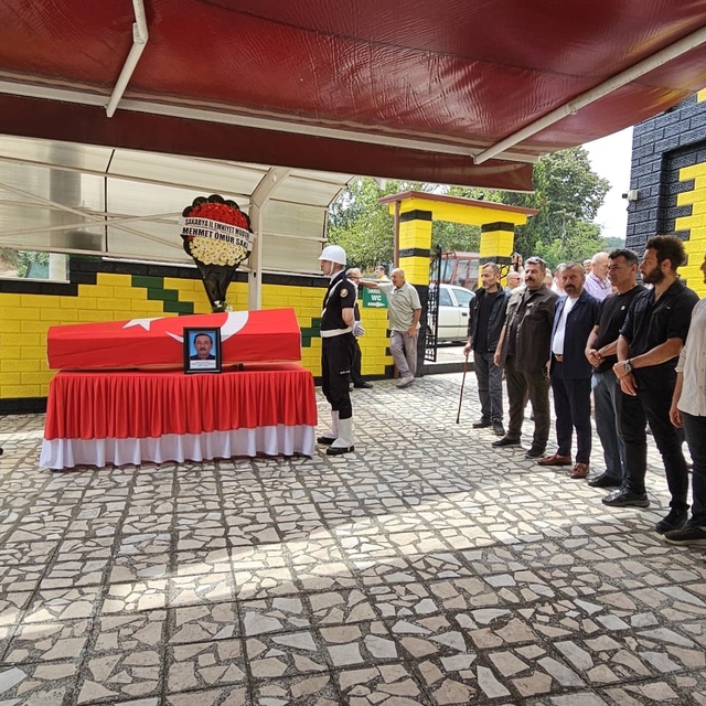 Emekli baş polis, memleketinde son yolculuğuna uğurlandı
