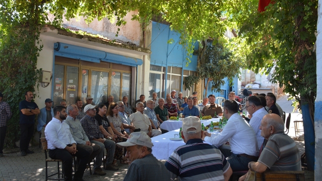 Salihli Kaymakamı Güldoğan, 3 mahallede talepleri dinledi