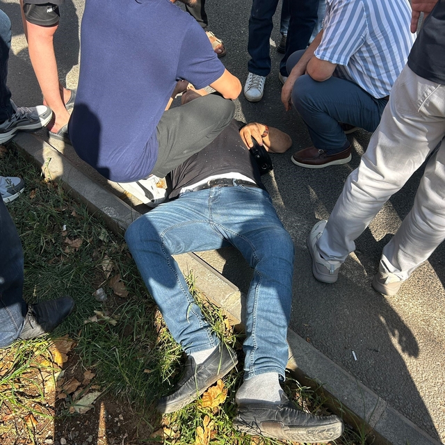Motosikletin çarptığı yaya yaralandı
