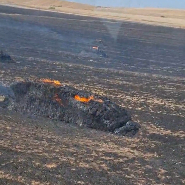 Tekirdağ'da anız yangını: 250 dönüm alan ve yaklaşık 100 saman balyası kül...