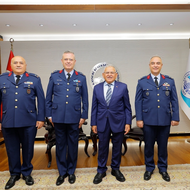 Başkan Büyükkılıç, Kayseri'nin yeni atanan komutanlarını ağırladı