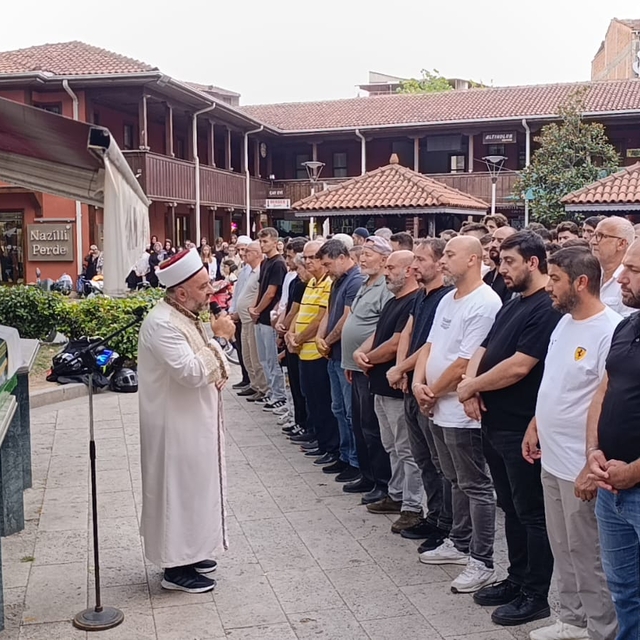 Motosikletiyle kaza yapıp, arkadan gelen otomobil çarpan Talha, hayatını ka...