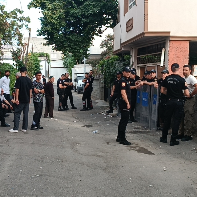 Annesini öldürüp çöp konteynerine attı, emniyete gidip teslim oldu