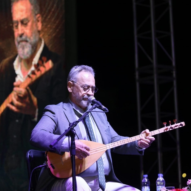 Yunusemre'de 30 Ağustos coşkusu Tolga Çandar'ın türküleriyle taçlandı