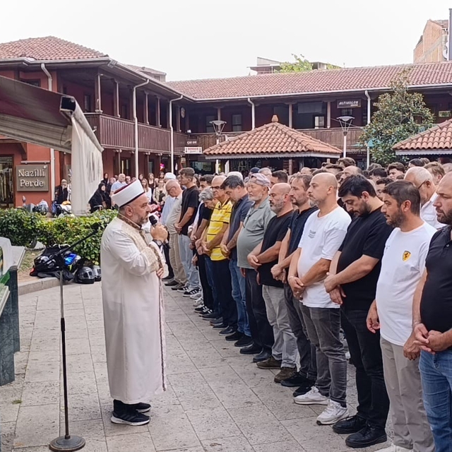 Üniversite hayali yarım kaldı: Arkadaşları tabutunu omuzladı
20 yaşındaki T...