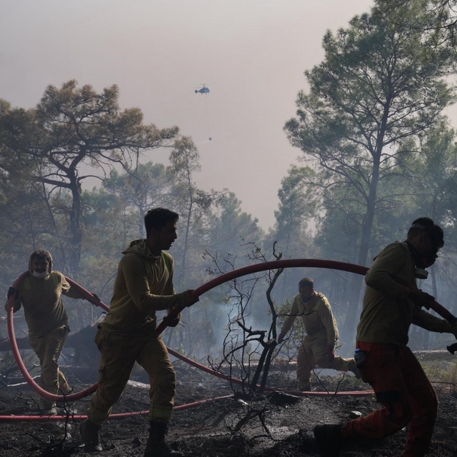Seydikemer'deki orman yangınının enerjisi düşürüldü