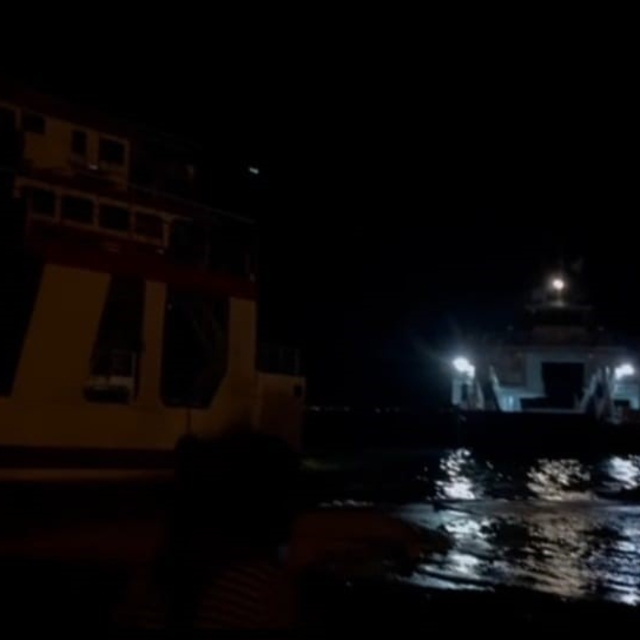 Fırtına feribotu sürükledi: Yolcular başka feribota tahliye edildi