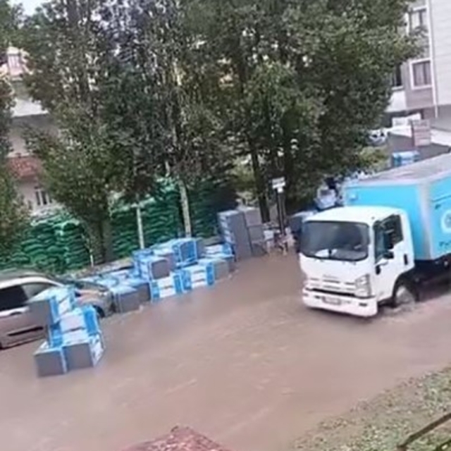 Ardahan'da sağanak ve dolu etkili oldu