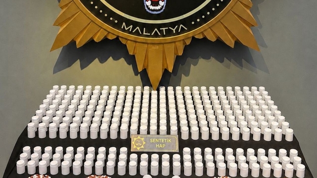 Malatya'da 14 bin 900 sentetik ecza hapı ele geçirildi: 3 tutuklama