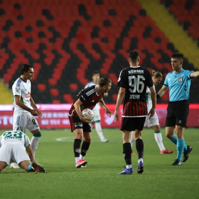 Trendyol Süper Lig: Gaziantep FK: 0 - Çaykur Rizespor: 2 (İlk yarı)