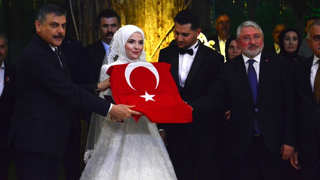 İçişleri Bakanı Çiftçi, AK Parti Çorum İl Başkanı'nın oğlunun düğününe katıldı