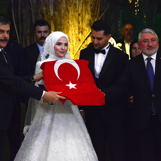İçişleri Bakanı Çiftçi, AK Parti Çorum İl Başkanı'nın oğlunun düğününe katı...