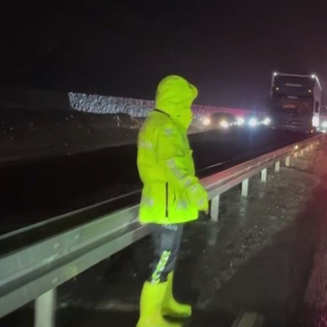 Erzincan-Sivas kara yolu heyelan sonrası yeniden ulaşıma açıldı