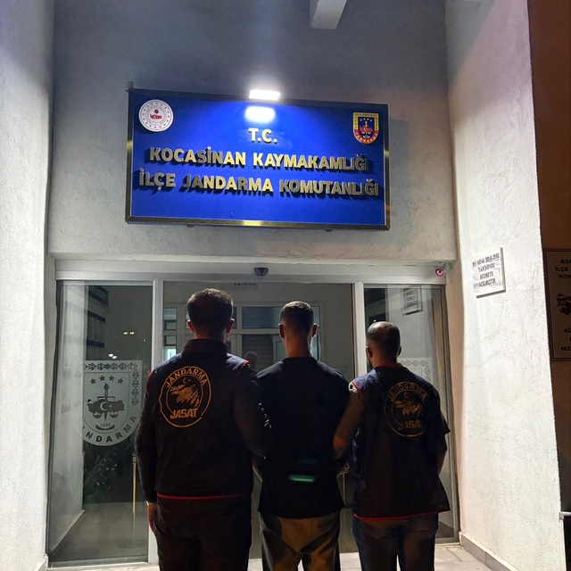 Kayseri'de uyuşturucudan 19 yıl hapis cezasıyla aranan firari hükümlü yakal...