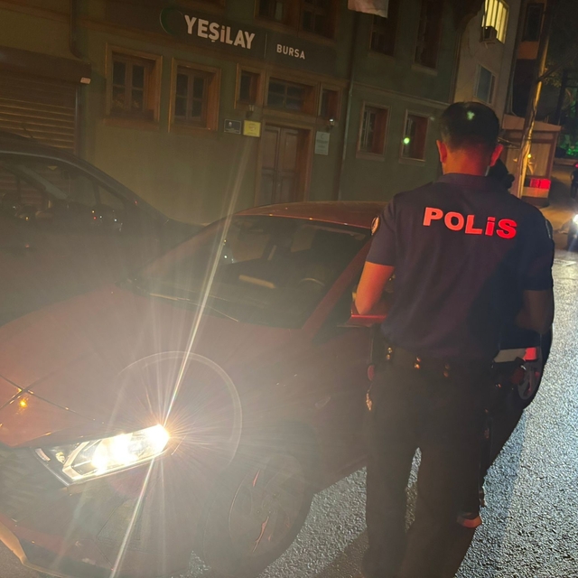 Bursa'da 'Huzur' denetimlinde 3 aranan şahıs yakalandı