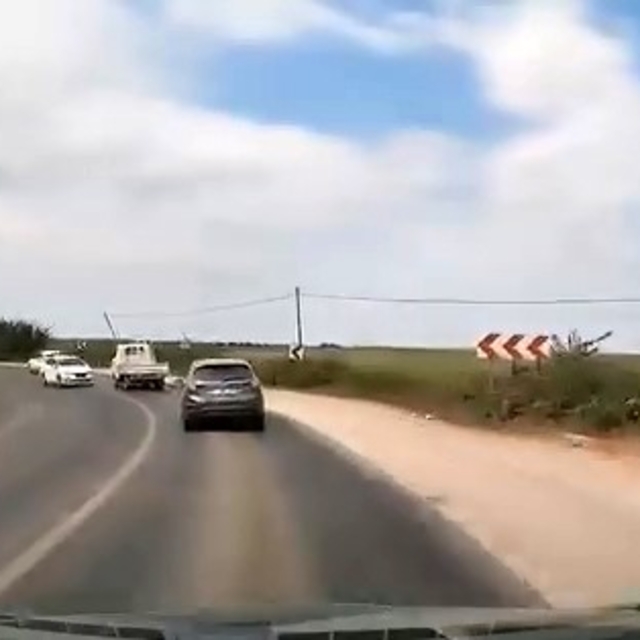 Bursa'da viraja hızlı giren otomobil kazaya sebep oldu: O anlar kamerada