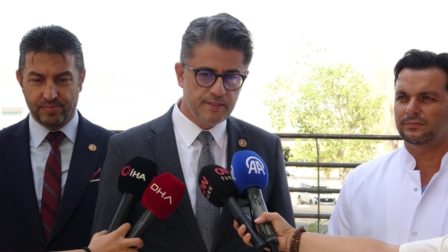 Rektör Prof. Dr. Cüneyt Erenoğlu: Genel sağlık durumu gayet iyi. Şükürler olsun. Hatta espri yapıyor gayet iyi bir şekilde
Prof. Dr. Ercan Akşit: Cem Bey'in sağlık durumu şu an gayet iyi