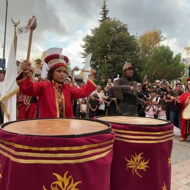 Bursa'da fetih ve 30 Ağustos Zafer Bayramı coşkusu
Bursalılar minik mehterh...