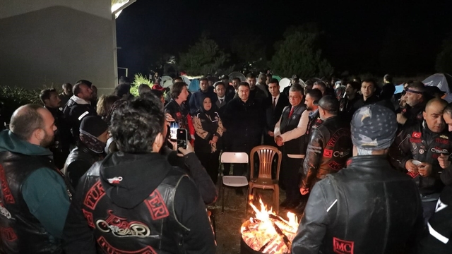 Vali Işın, Dumlupınar'daki Zafer Kampı'nda gençlerle buluştu