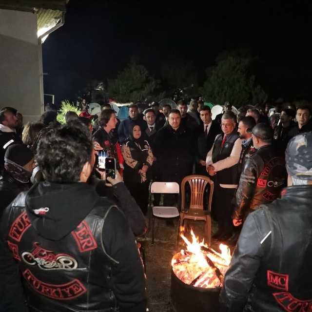 Vali Işın, Dumlupınar'daki Zafer Kampı'nda gençlerle buluştu