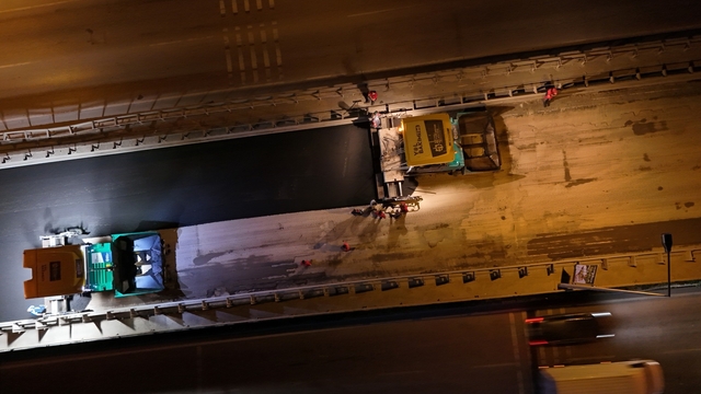 Yahya Kaptan Köprüsü'ne gece mesaisiyle 611 ton asfalt serildi