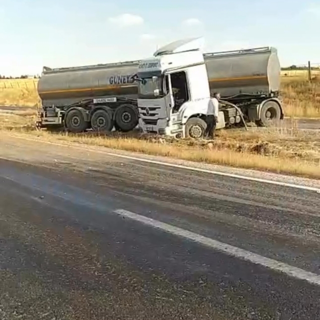 Siirt'te tır yoldan çıktı
