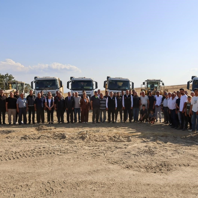 Bilecik'te 8 kilometrelik köy yolu sıcak asfalta hazırlanıyor