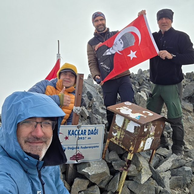 Rize'de Kaçkar Dağı'na 'Zafer' tırmanışı
